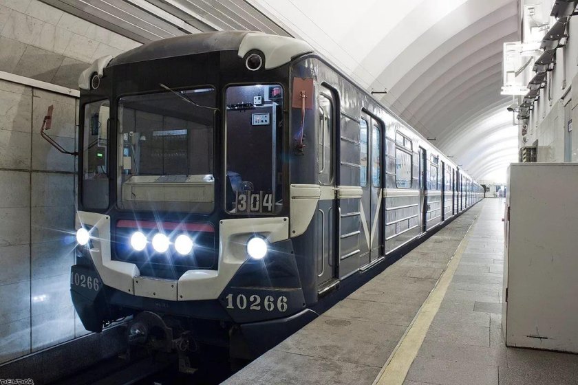 Метропоезд 81-717