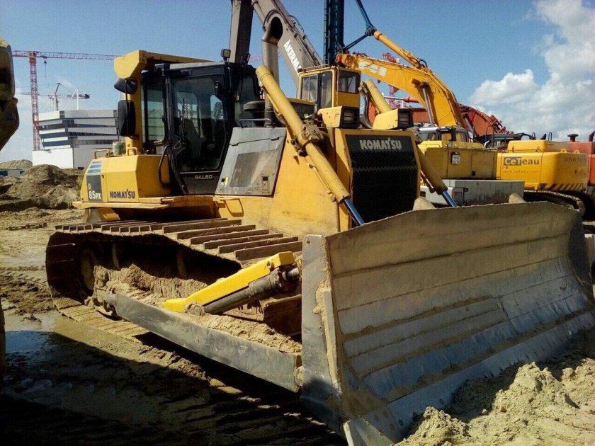 Бульдозер Komatsu d85