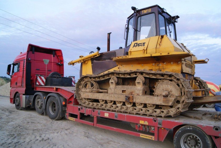 Бульдозер Урал ДСТ 10