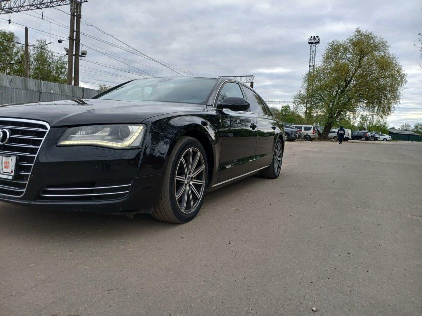 Audi a8 iii (d4)