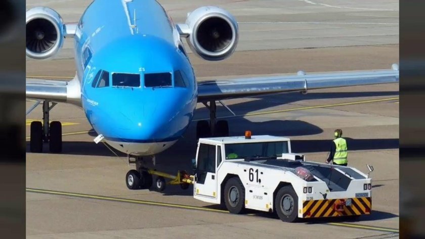 Аэродромный тягач