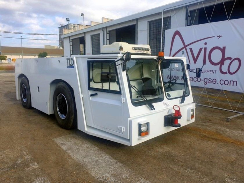 Аэродромный тягач белаз-74270