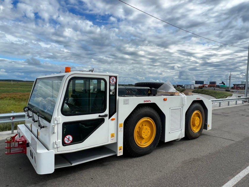 Аэродромный тягач белаз 6411