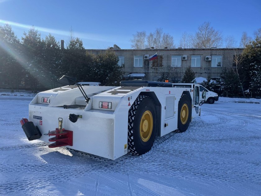 Schopf f110 аэродромный тягач