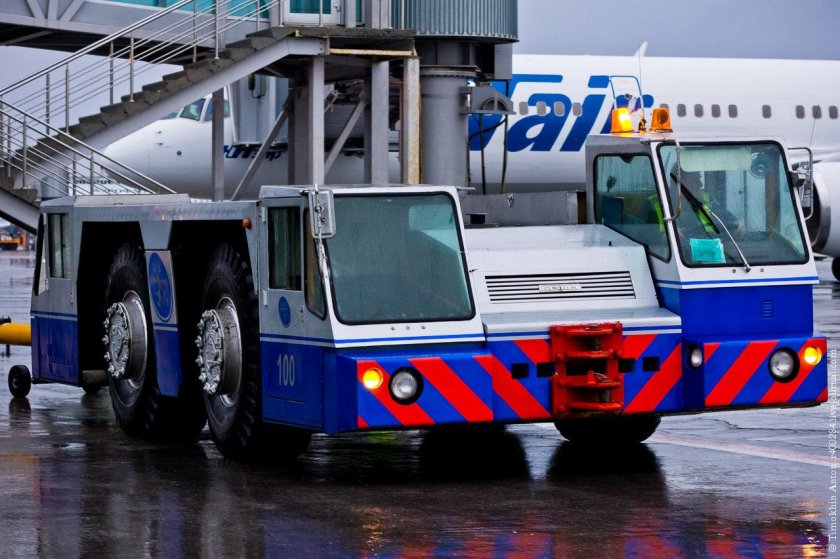 Аэродромный тягач БЕЛАЗ-74212