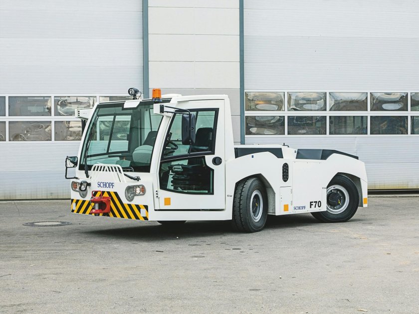 Аэродромный тягач Schopf f300