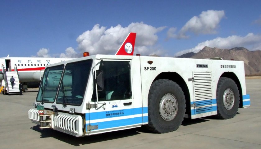 Аэродромный тягач Schopf f300