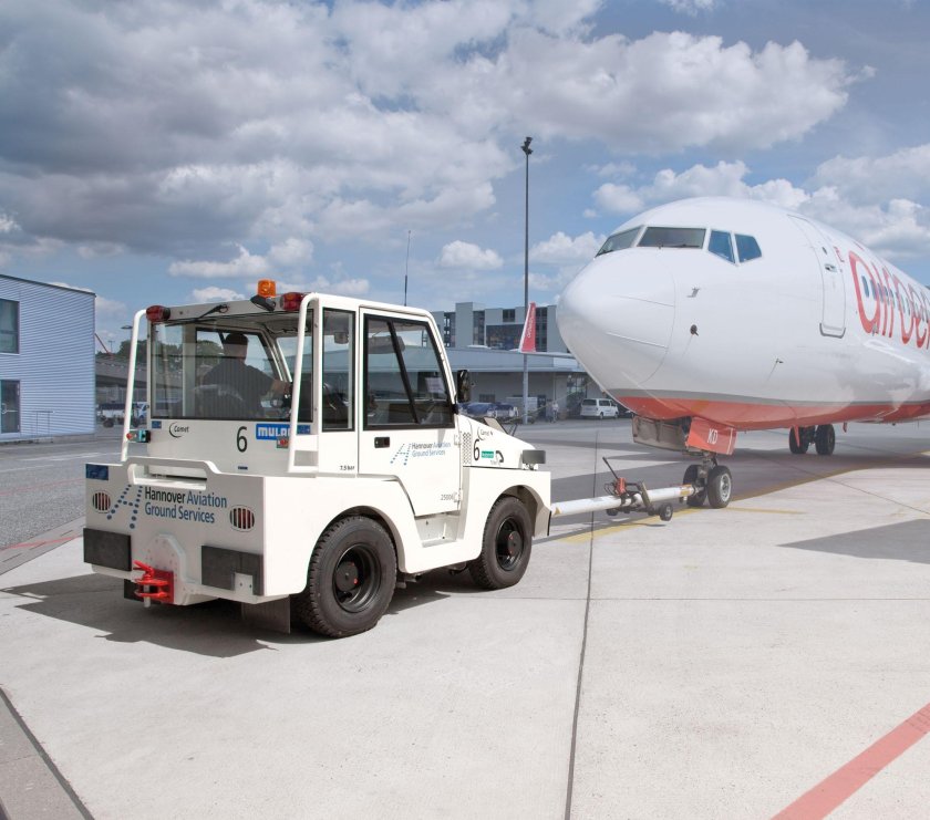 Аэродромный тягач Douglas DC 12-