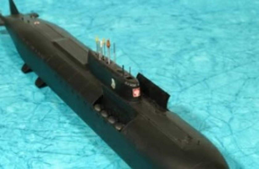 Сборная модель 9010 Российская АПЛ "Орел"