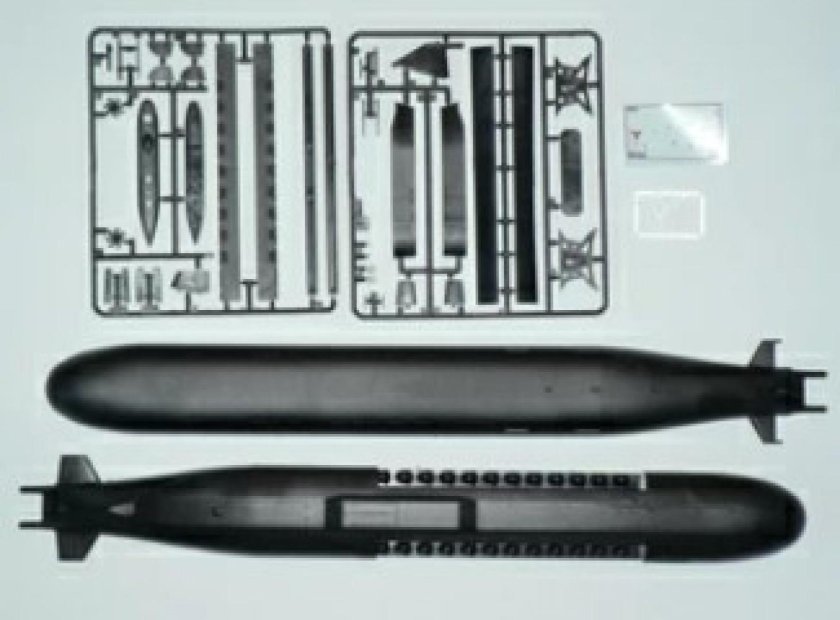 Сборная модель 9010 Российская АПЛ "Орел"