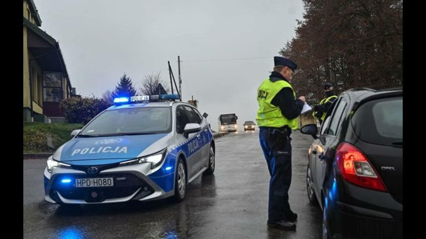 Полицейский автомобиль