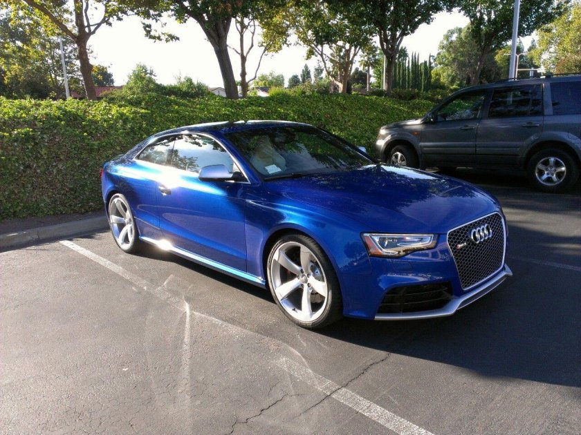 Audi rs5 синяя