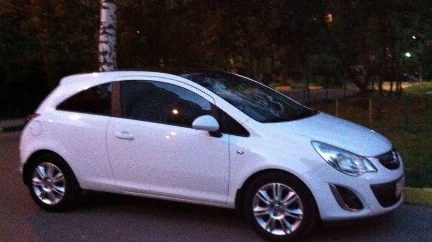 Opel Corsa белый