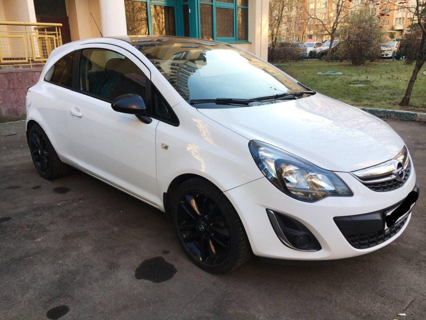 Опель Корса купе 2012