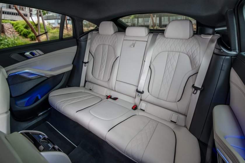 BMW x6 m50i салон