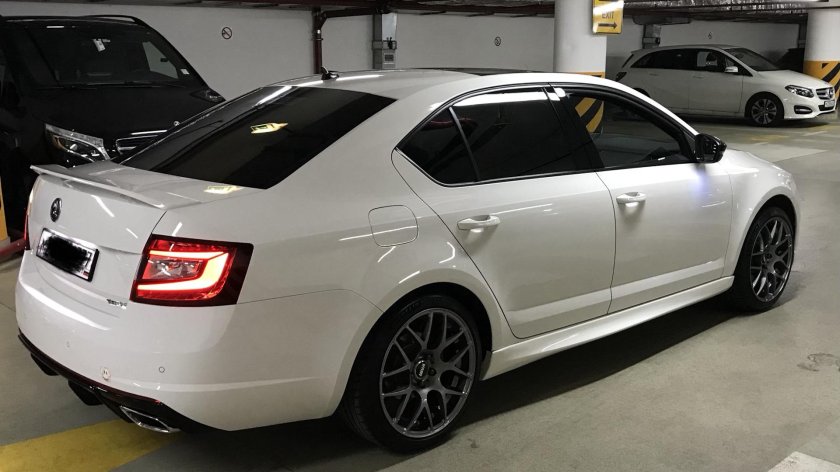 Skoda Octavia a7 RS White