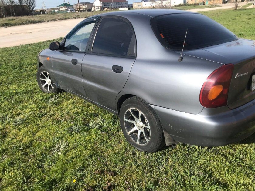 Chevrolet lanos серый