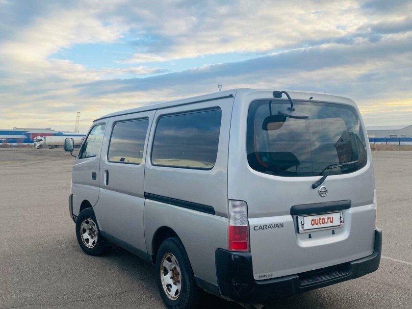 Микроавтобус ниссан