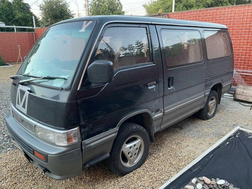 Nissan caravan e24