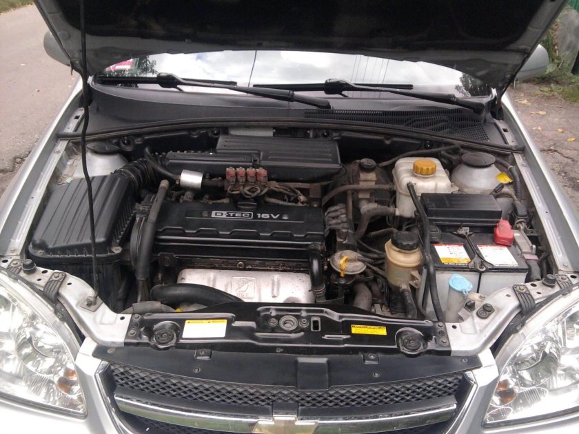 Лачетти 1,8 под капот