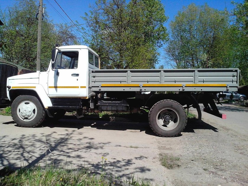 Грузовик ГАЗ 3309 бортовой