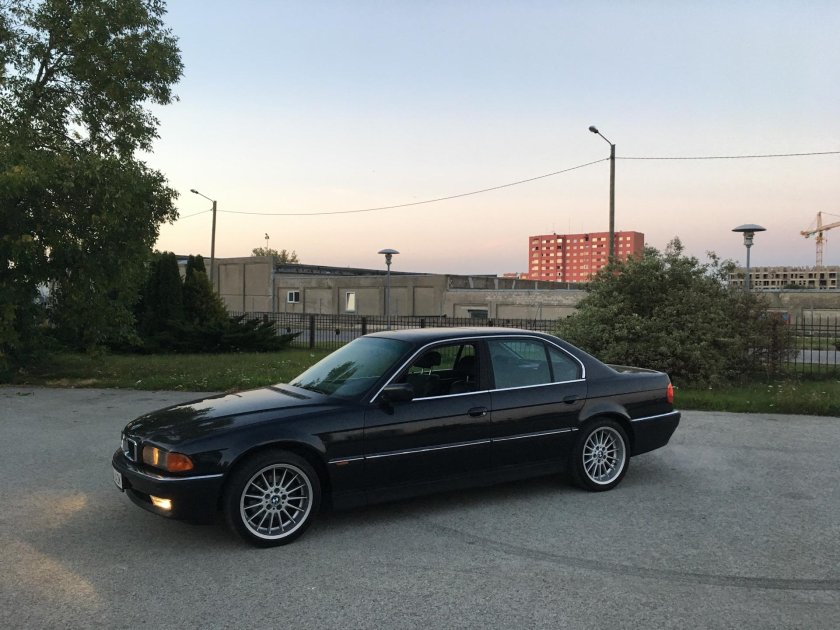 БМВ 7 1995