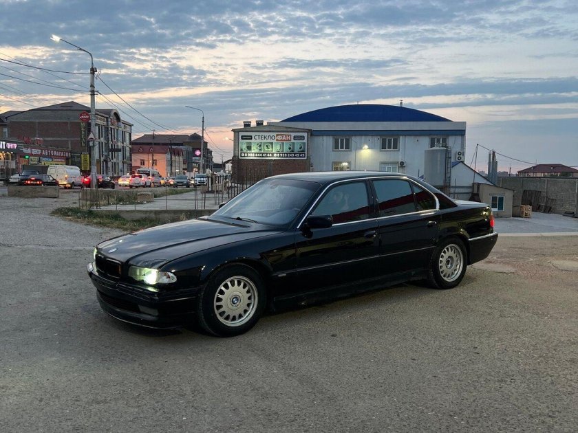 Бмв 740 1990