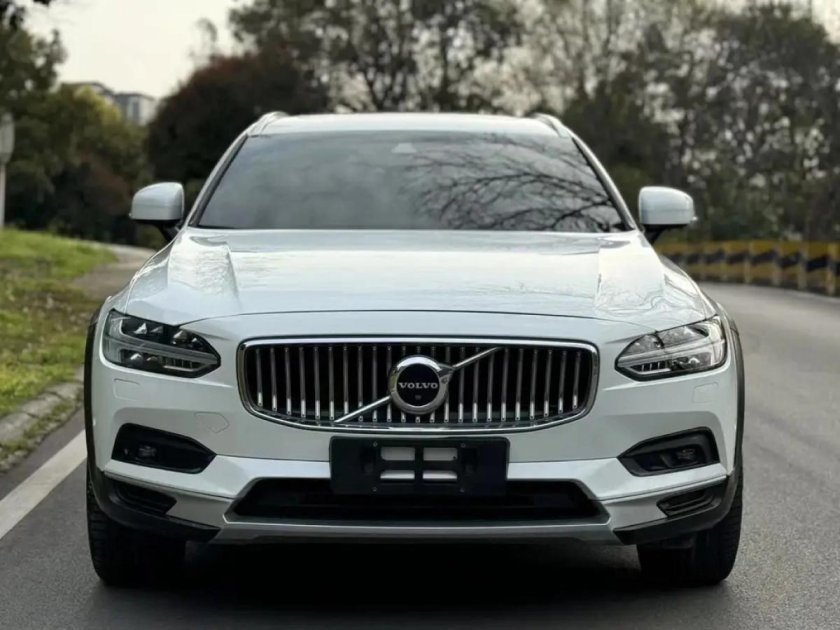 Volvo v 90 cross country