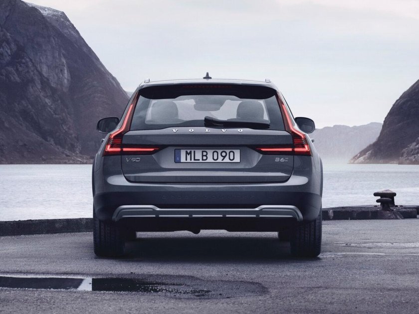 Volvo v90 Cross Country