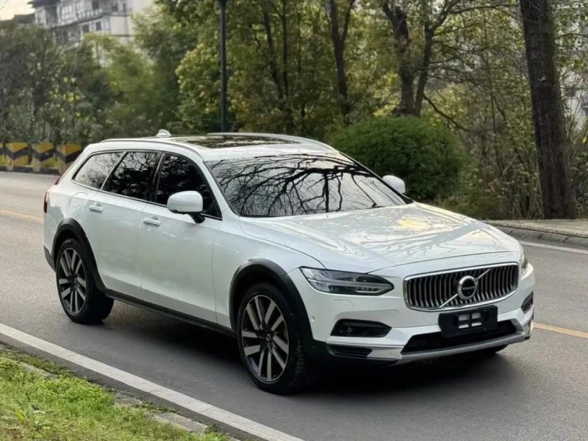Volvo v 90 cross