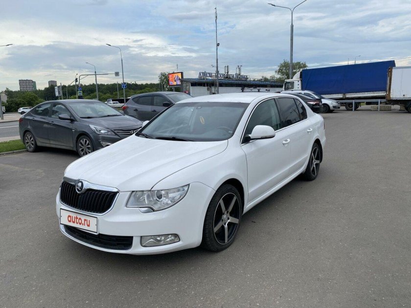 Шкода Суперб 2012 белая