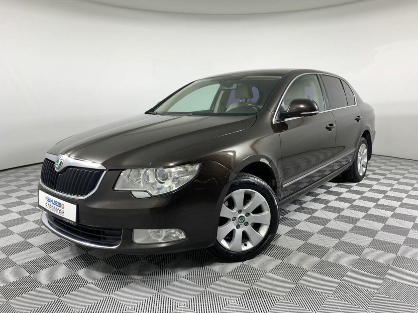 Шкода Суперб 2012 года