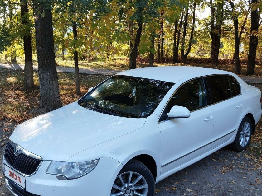 Шкода Суперб 2 серебристая новая