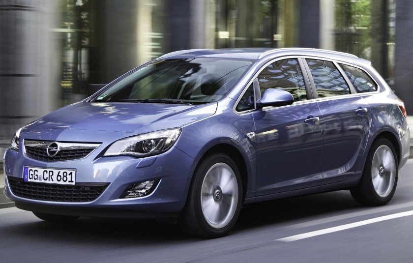Opel Astra Sports Tourer 2012