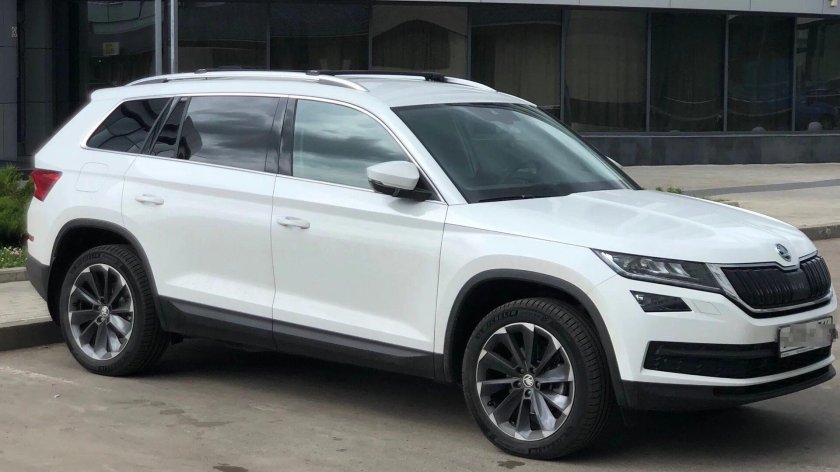 Skoda Kodiaq белый r19