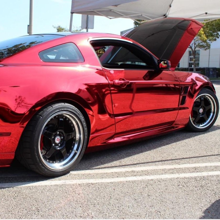 Форд Мустанг красный хром
