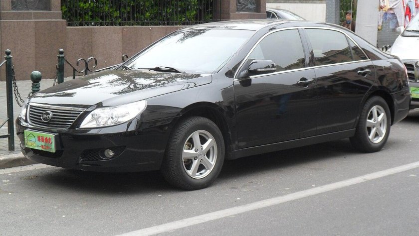 Машина BYD f6