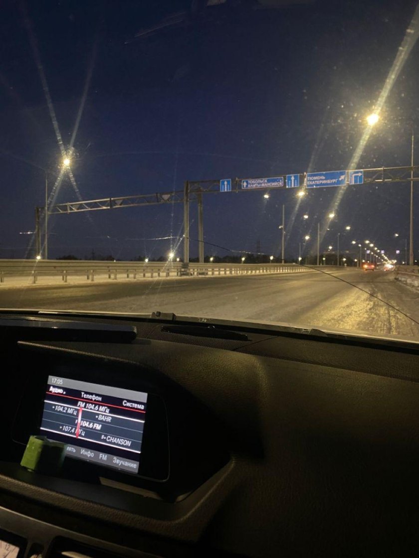 Вид из машины ночью
