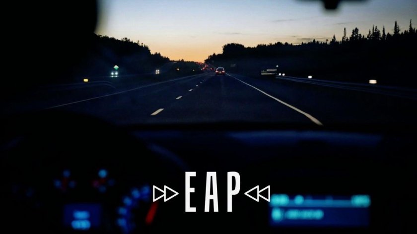 Машина едет ночью