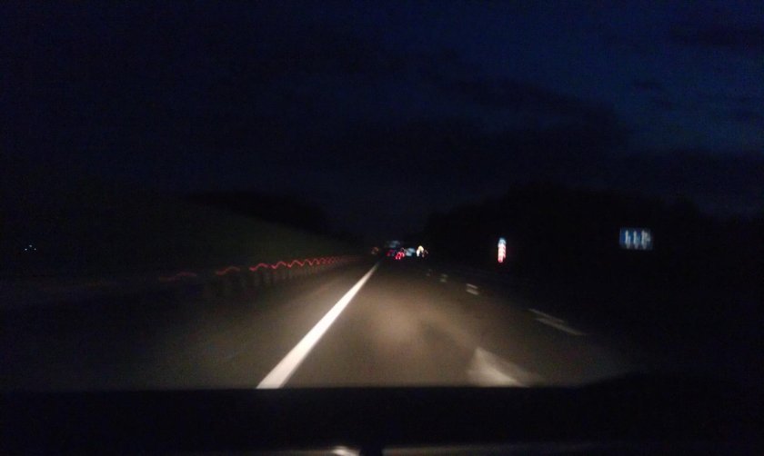 Ночная трасса из машины