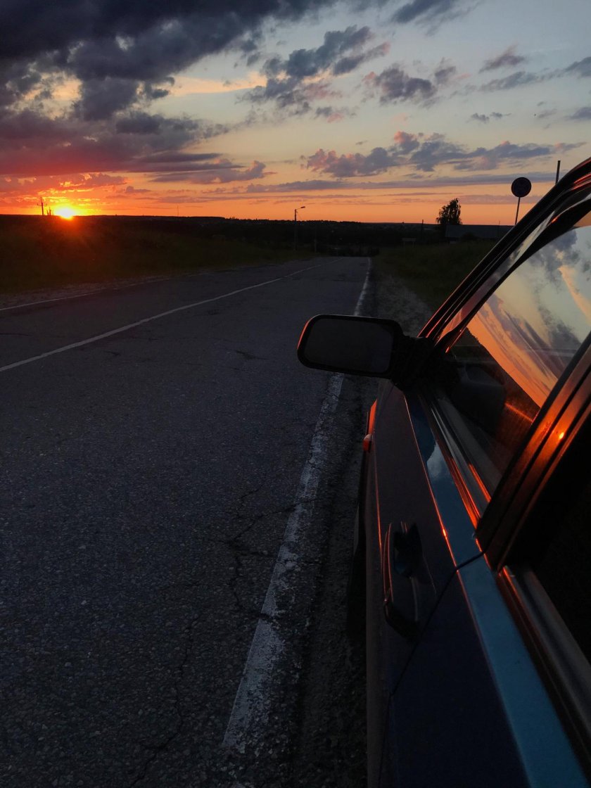 Машина на закате