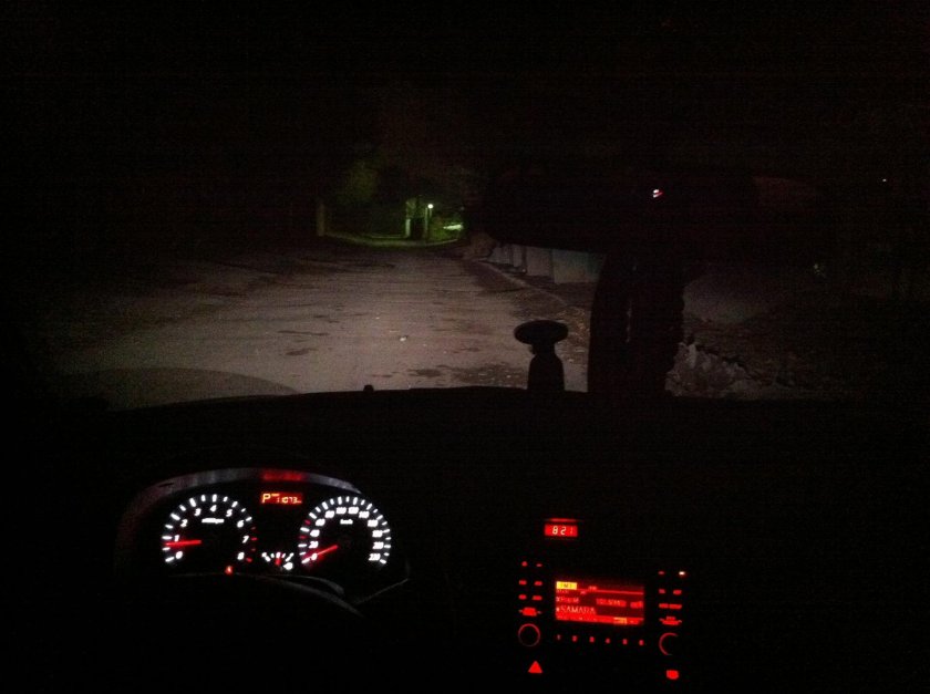 Салон машины ночью