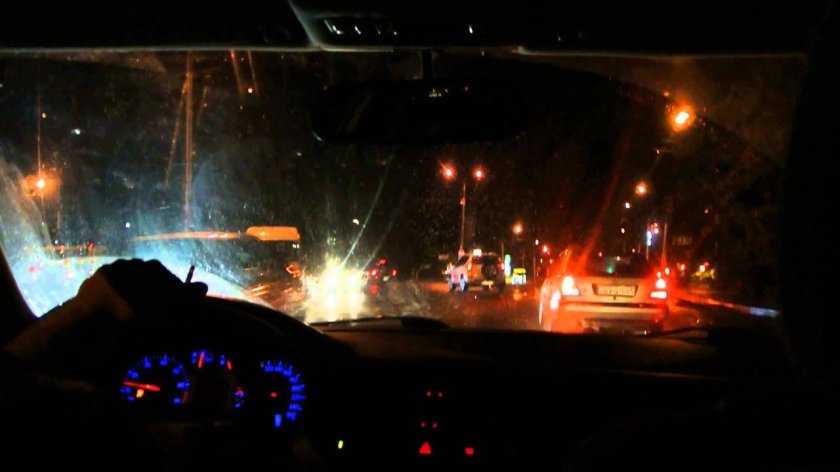 Вид из машины ночью