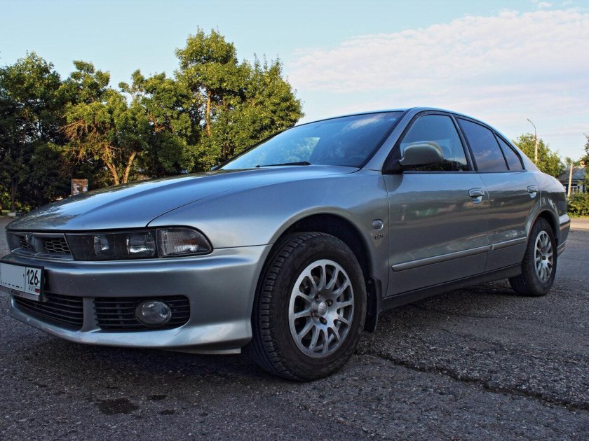 Mitsubishi Galant VII