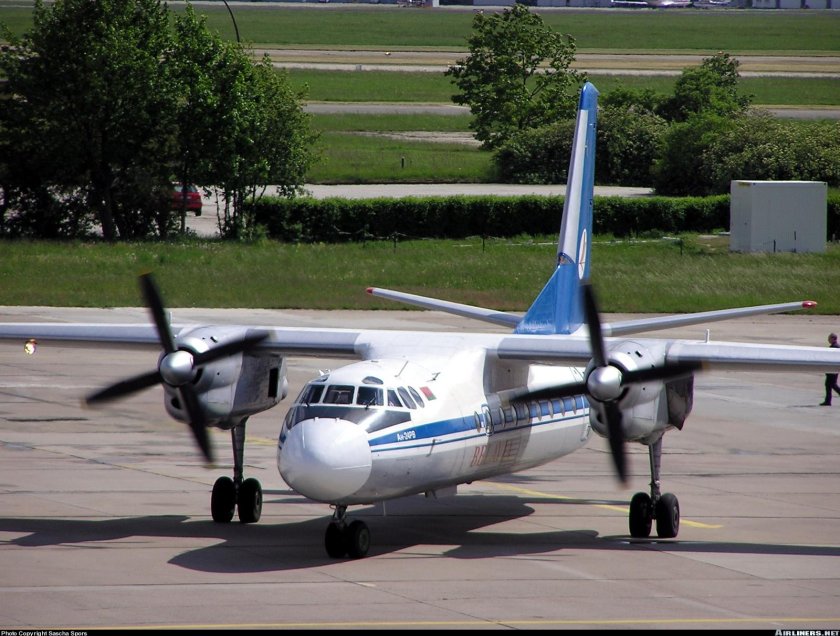 Турбовинтовой самолет АН-24