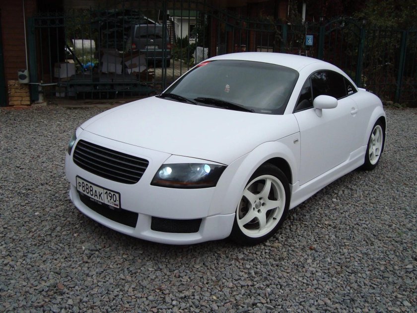 Ауди ТТ белая