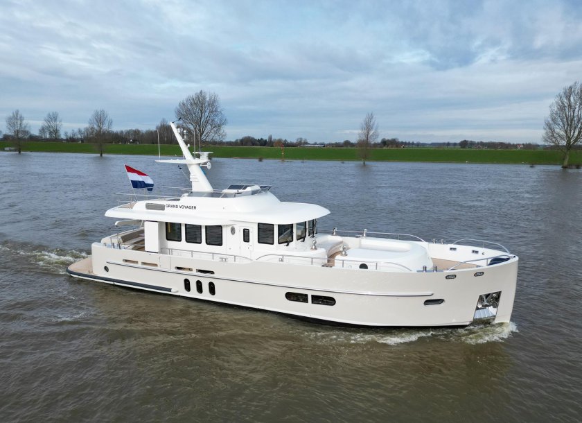 Моторная яхта de alm delfino 56