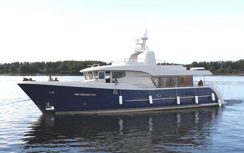 Траулерная яхта эксплорер