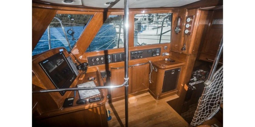 Яхта Нататорес Ялта