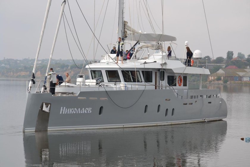 Парусно-моторная яхта Николаев.